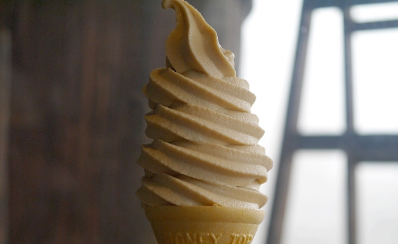 味噌ソフトクリーム コーンタイプ