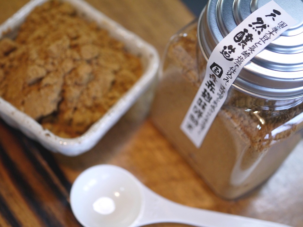 赤麹味噌粉末(100gブリキボトル スプーン付)