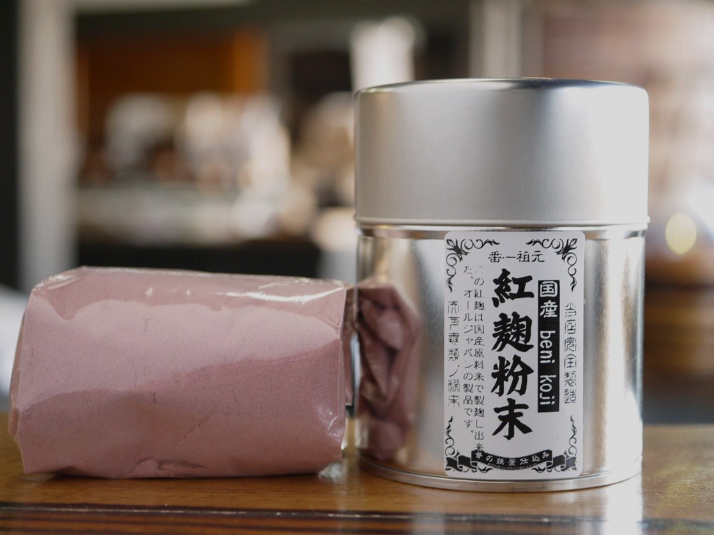 国産 紅麹粉末 04(ゼロヨン)モナコリンK(100gブリキ缶 スプーン2種付)