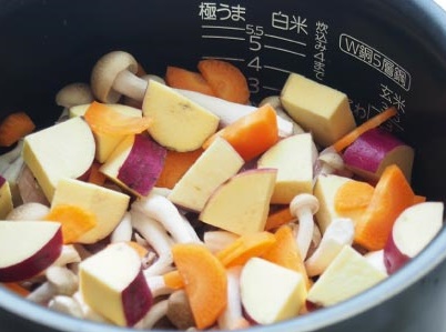 紅麹炊き込みご飯