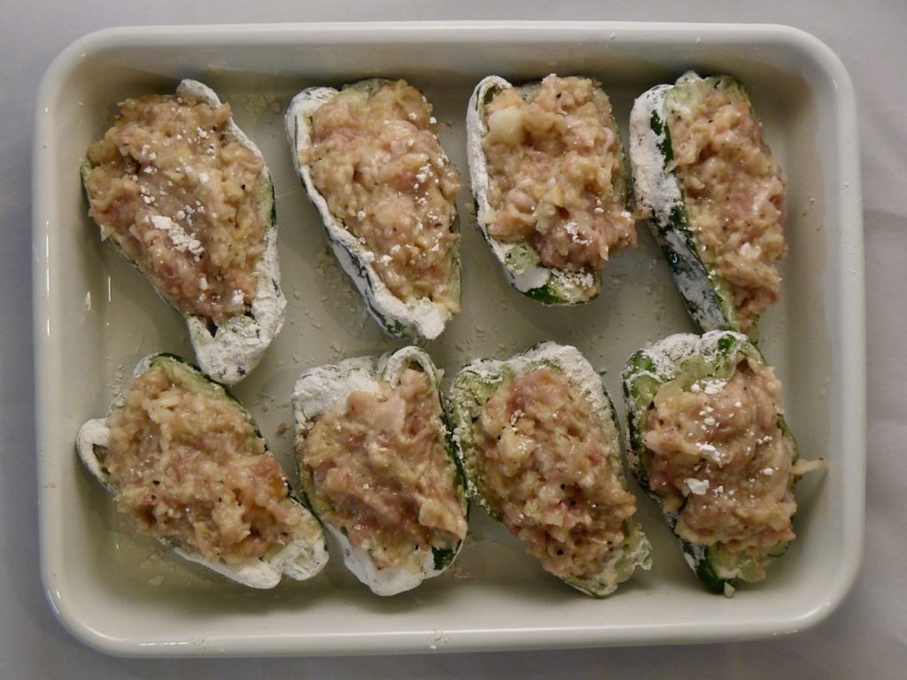ぴーまんの肉づめ(旨味酒粕使用)