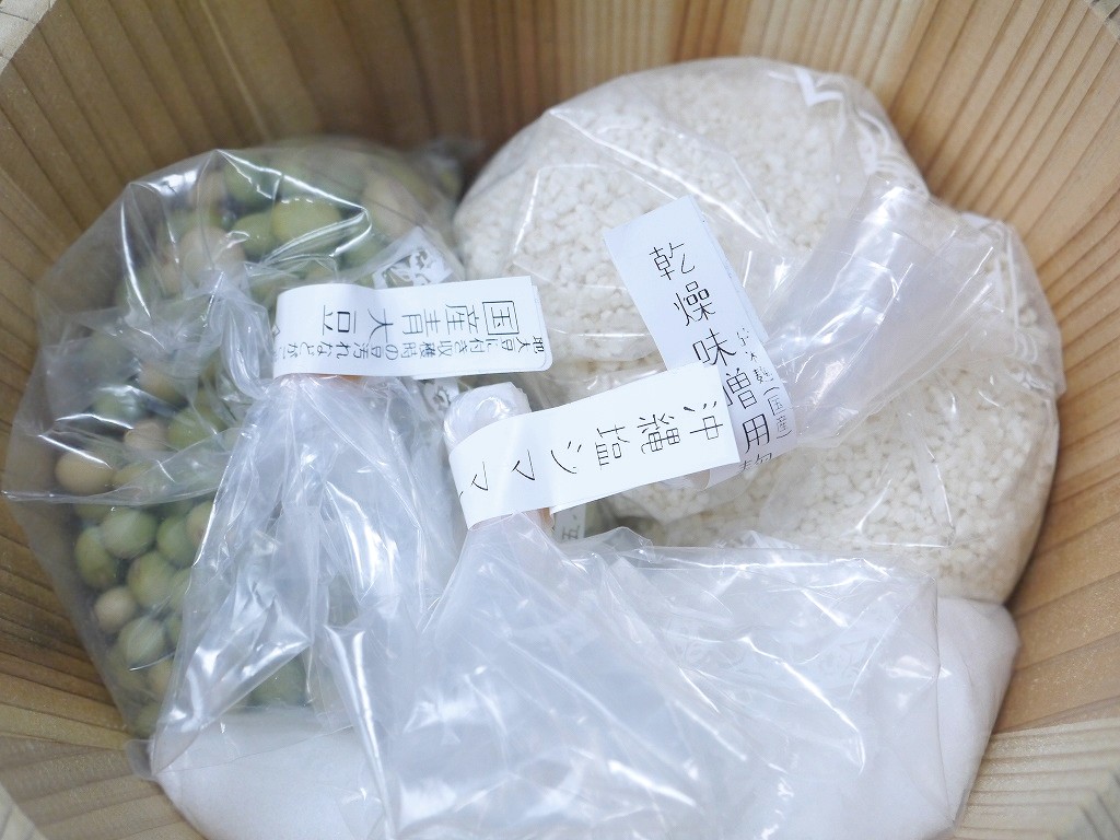 タッパでかんたん 米麹+秘伝豆 本樽味噌作りキット(3L樽表面のみチークオイル仕上げ)