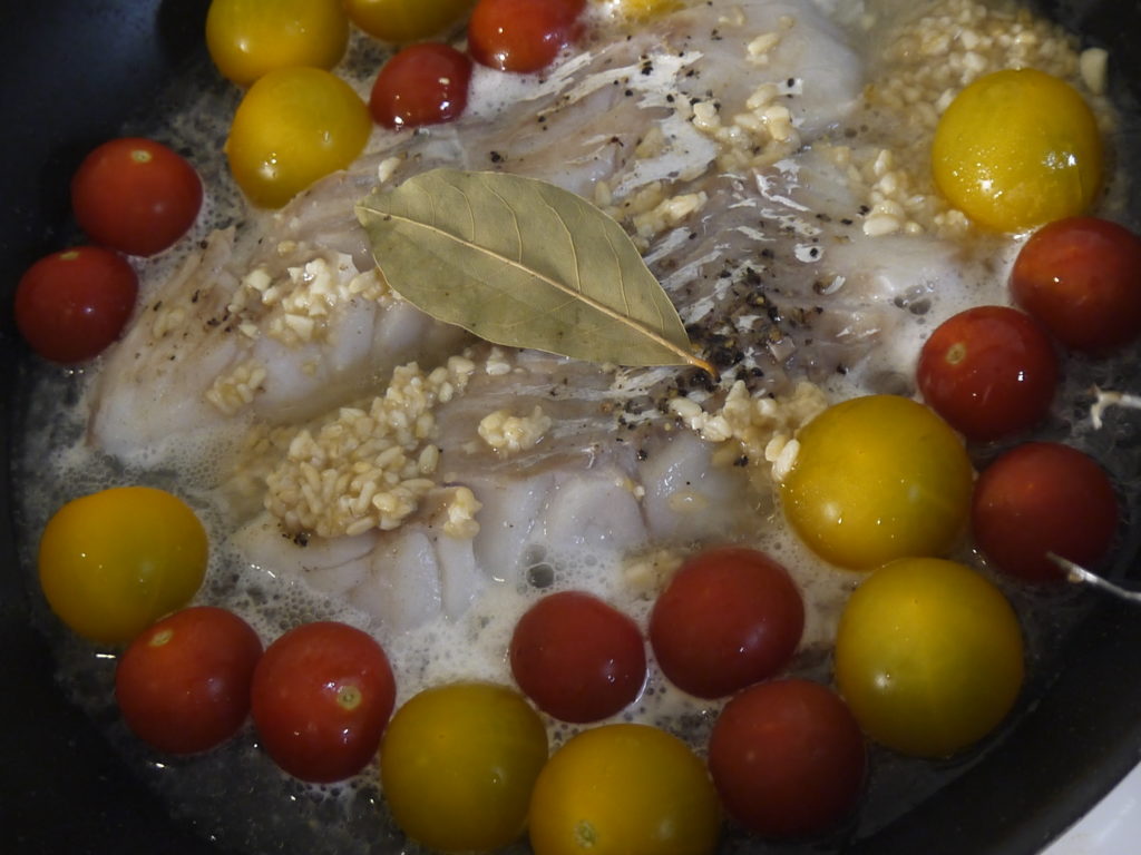 白身魚のにんにく塩麹×ワイン蒸し