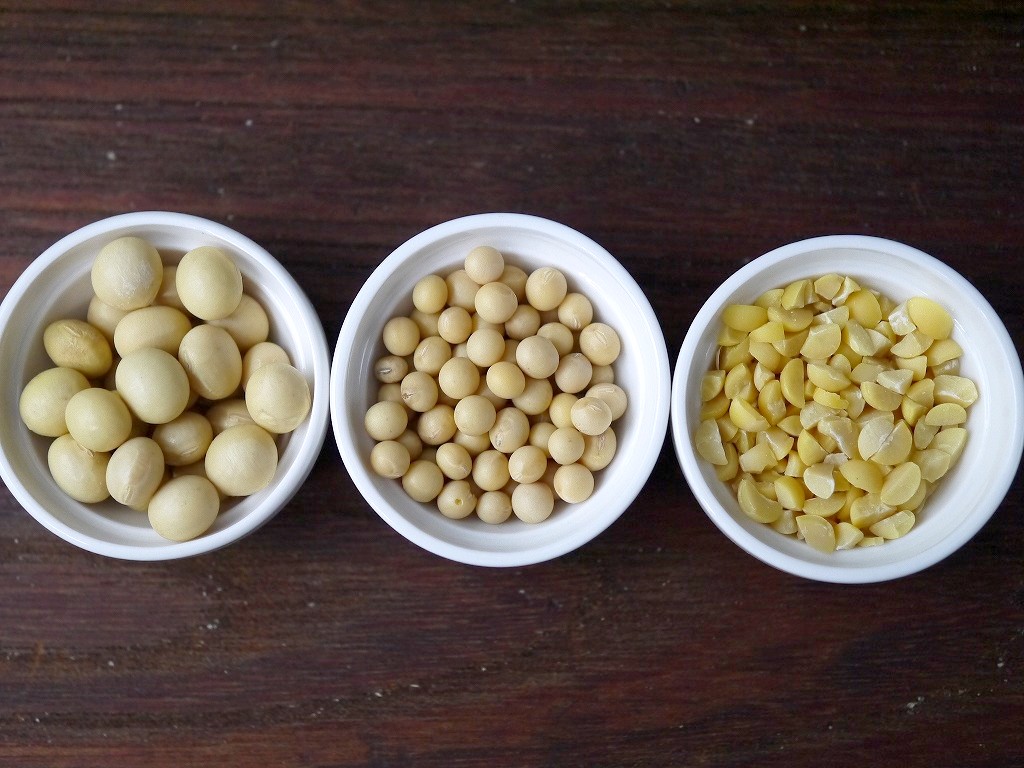 国産 割大豆（25kg）