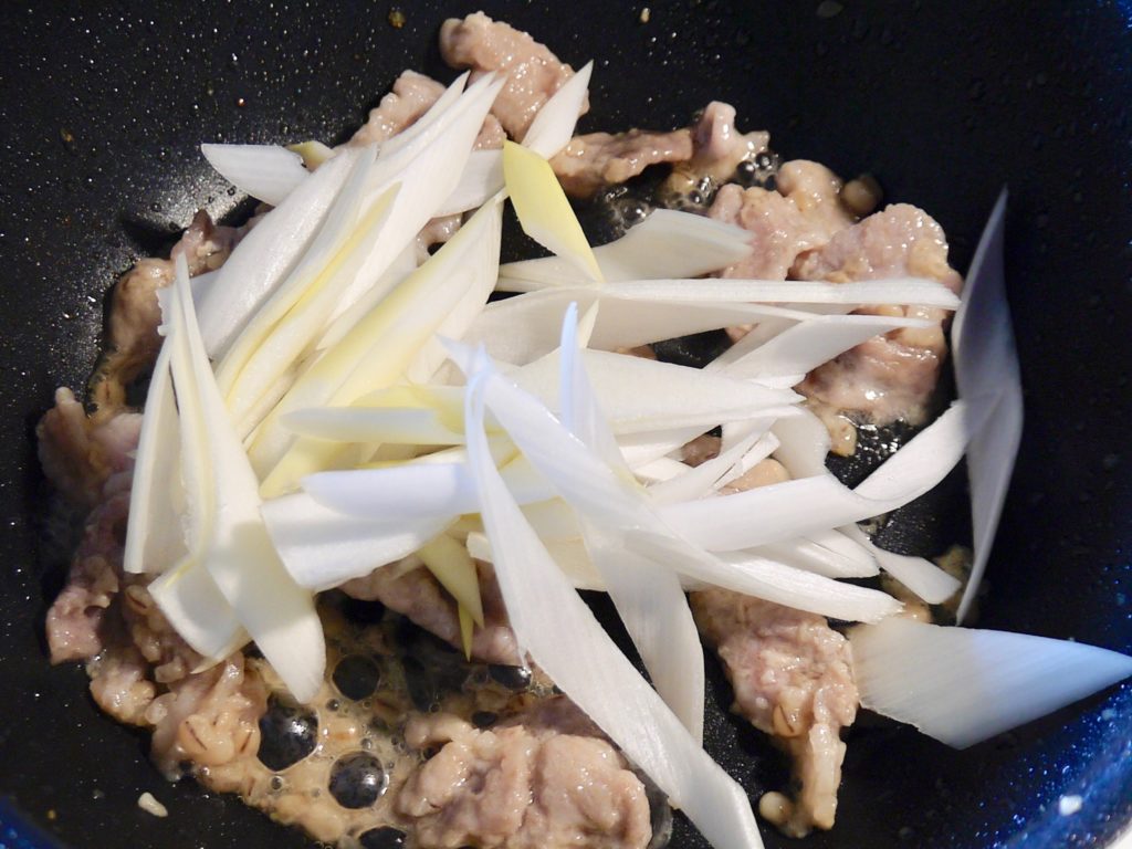 塩麹漬け豚肉でがっつりスタミナパスタ！