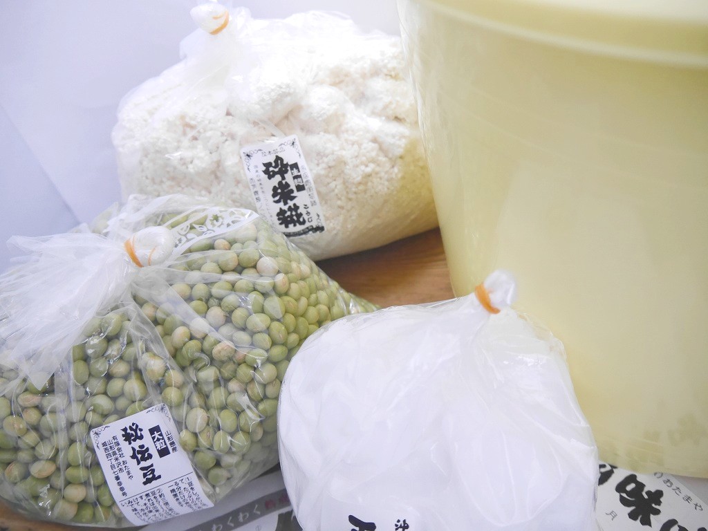 手作り味噌セット 秘伝豆 10Lポリ樽付 こだわり食塩（出来上がり量 約8kg）
