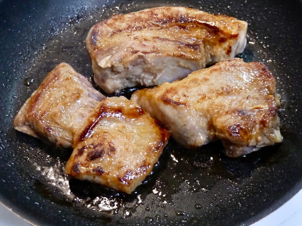 酒麹漬のやわらかスペアリブ