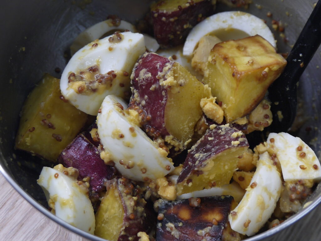 さつまいもとゆで卵の味噌マスタード和え